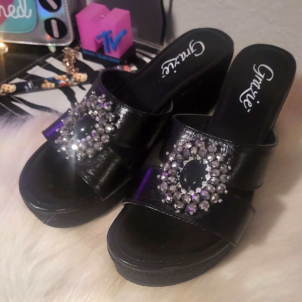 💕Beautiful Grazie Wedge Slides!